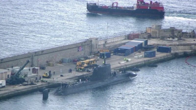 Atomubåd i Gibraltars havn